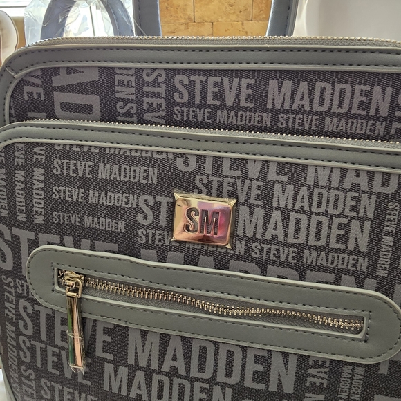 Steve Madden Backback Style Bag or Purse *RARE* Includes Extra Pouch **NWT** - Picture 3 of 10